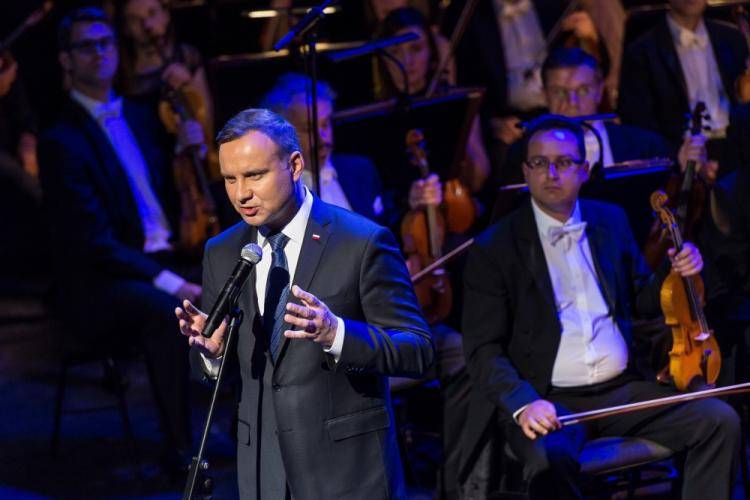 Prezydent Andrzej Duda podczas gali jubileuszowej 200-lecia Zakładu Narodowego im. Ossolińskich w Operze Wrocławskiej. Fot. PAP/M. Kulczyński