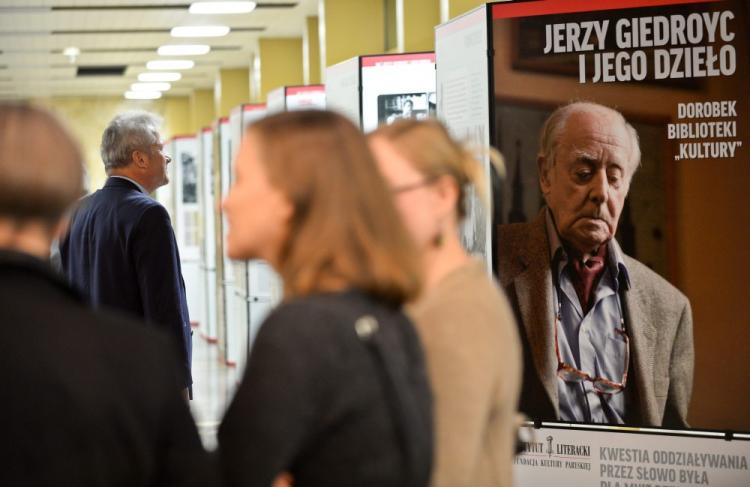 Wystawę "Jerzy Giedroyć i jego dzieło" otwarto w Gmachu Głównym Biblioteki Narodowej w Warszawie. 24.11.2014. Fot. PAP/M. Obara