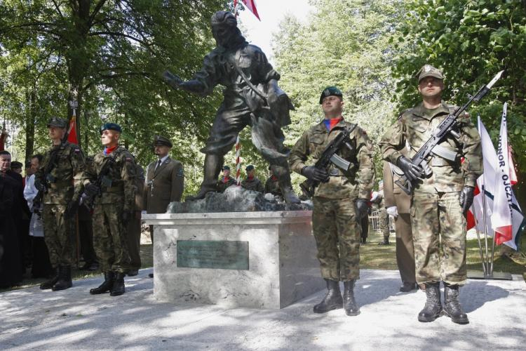 Uroczyste odsłonięcie pomnika Danuty Siedzikówny ps. Inka. Gruszki k. Narewki, 11.06.2017. Fot. PAP/A. Reszko