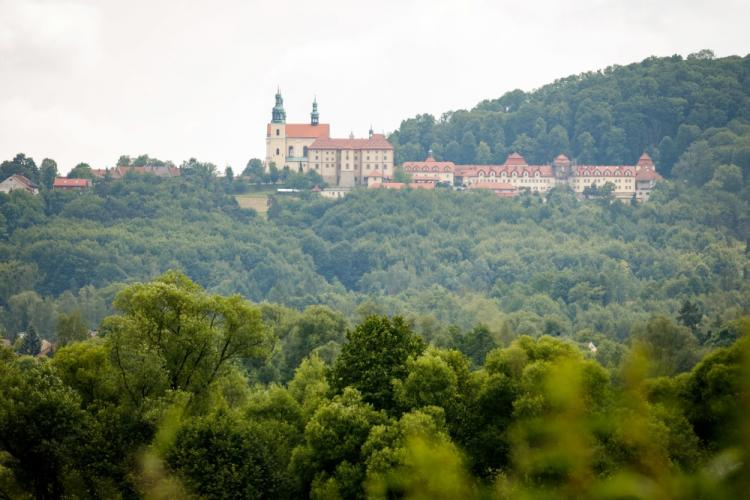 Kalwaria Zebrzydowska, 18.06.2017. Fot. PAP/S. Rozpędzik