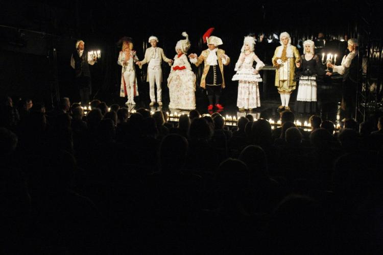 Przedstawienie Białostockiego Teatru Lalek "Kandyd, czyli Optymizm" na otwarcie Międzynarodowego Festiwalu Teatrów Lalek dla Dorosłych "Metamorfozy Lalek". Fot. PAP/A. Reszko 