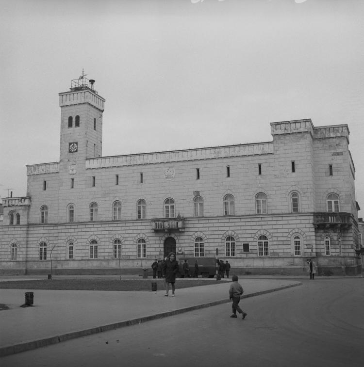  Neorenesansowy ratusz miejski zbudowany wg projektu Henryka Marconiego pod koniec XIX wieku. Radom, 1969-10. Fot. PAP/M. Iringh 