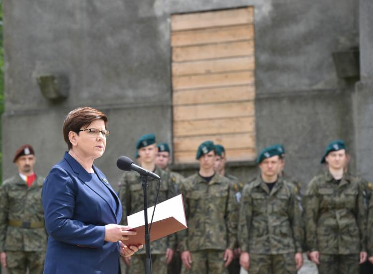 Premier Beata Szydło przemawia podczas obchodów 77. rocznicy pierwszej deportacji polskich więźniów politycznych do niemieckiego obozu Auschwitz. Oświęcim, 14.06.2017. Fot. PAP/J. Bednarczyk