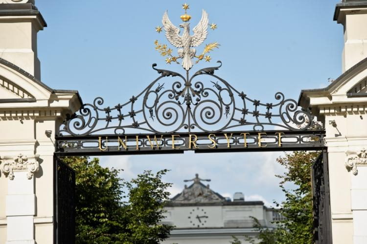 Uniwersytet Warszawski – polska uczelnia państwowa, założona w 1816 roku w Warszawie. Nz. brama główna Uniwersytetu. PAP/Wojciech Pacewicz 
