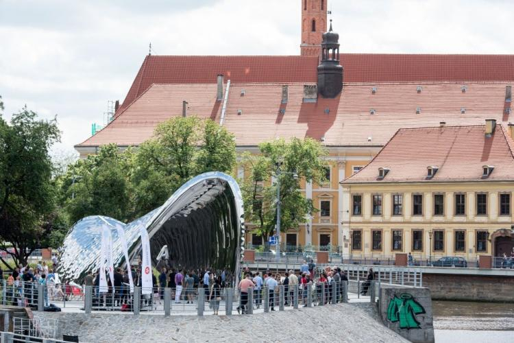 Uroczyste otwarcie zrewitalizowanej Wyspy Daliowej oraz odsłonięcie instalacji rzeźbiarskiej NAWA Oskara Zięty we Wrocławiu. Fot. PAP/M. Kulczyński 