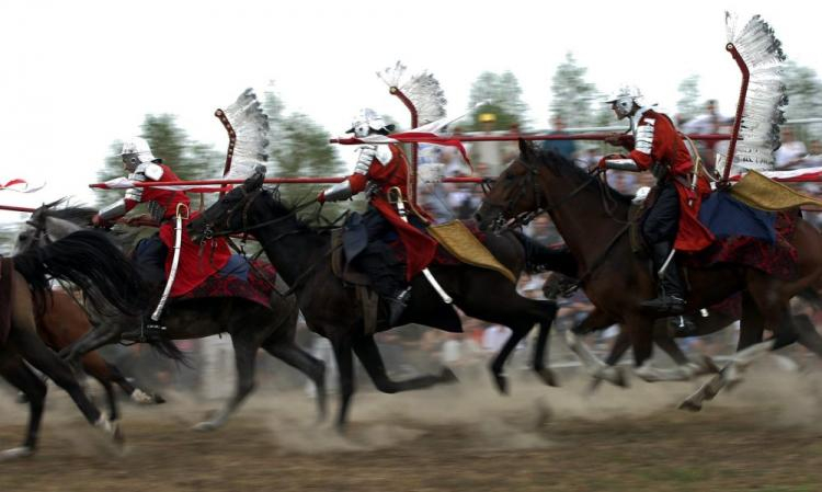 Inscenizacja szarży husarii. Fot. PAP/P. Kula