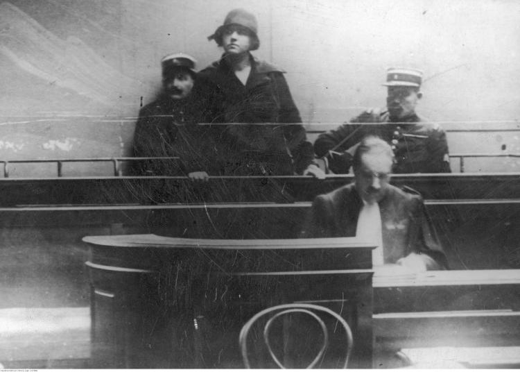 Mata Hari zeznająca przed sądem. Fot. NAC