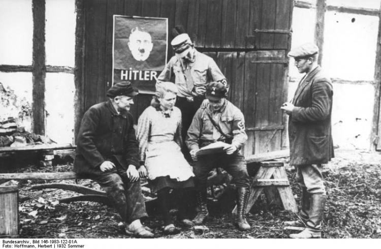 Kampania NSDAP przed wyborami do Reichstagu. Lipiec 1932 r. Fot. Bundesarchiv. Źródło: Wikimedia Commons