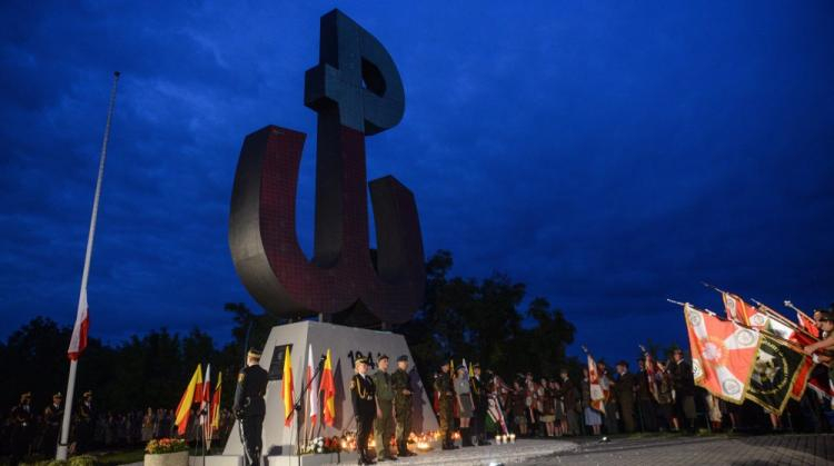 Uroczystości na Kopcu Powstania Warszawskiego w 72. rocznicę wybuchu powstania warszawskiego. Warszawa, 01.08.2016. Fot. PAP/J. Kamiński 