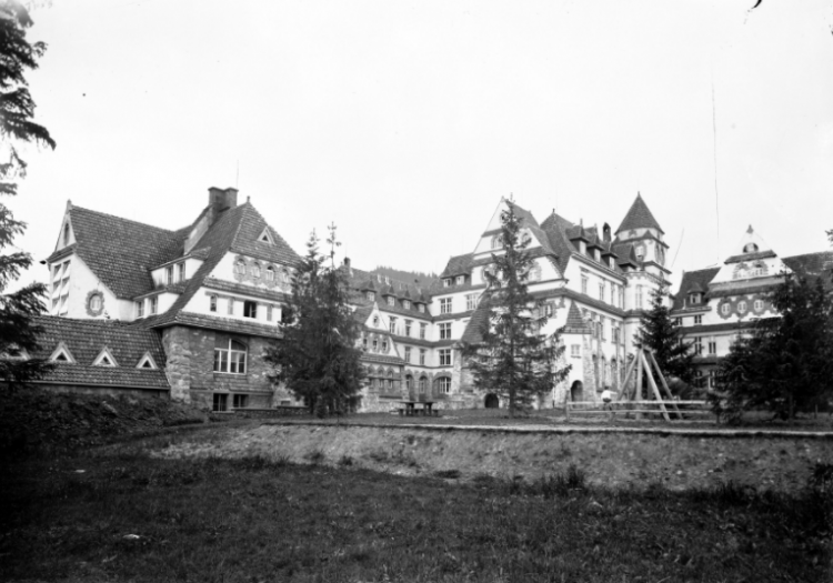 Sanatorium Uniwersytetu Jagiellońskiego dla dzieci chorych na gruźlicę na Bystrem w Zakopanem. Fot. NAC