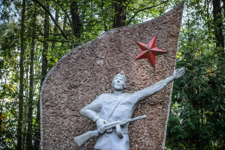 Pomnik Wdzięczności Armii Czerwonej w Dubiczach Cerkiewnych. Fot. PAP/W. Pacewicz 