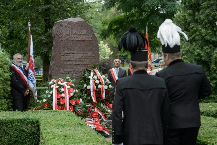 Obchody 37. rocznicy Świdnickiego Lipca przed pomnikiem Świdnickiego Lipca na terenie zakładów PZL Świdnik. Fot. PAP/W. Pacewicz 