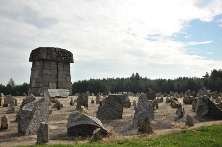 Pomnik-mauzoleum na terenie byłego niemieckiego obozu zagłady w Treblince. Fot. PAP/P. Piątkowski
