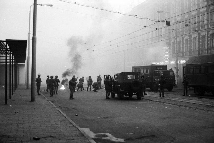 Stan wojenny. Szczecin, 12.1981. Fot. PAP/CAF/J. Undro 