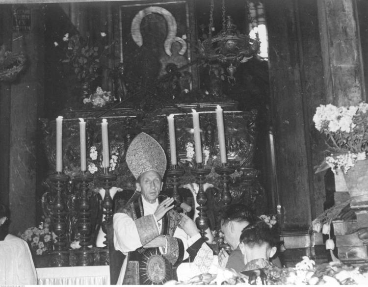 Metropolita poznański abp Antoni Baraniak. 1966 r. Fot. NAC