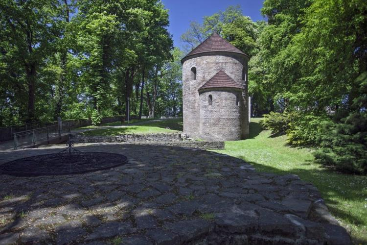 Kościół św. Mikołaja, romańska rotunda z XI w. w Cieszynie. Fot. PAP/J. Ochoński 