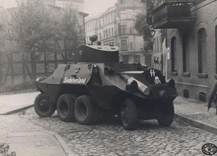 Samochód pancerny Austro-Daimler ADGZ „Sudetenland” Reichswehry SS, na ulicach Gdańska. 01.09.1939 r. Źródło: CAW