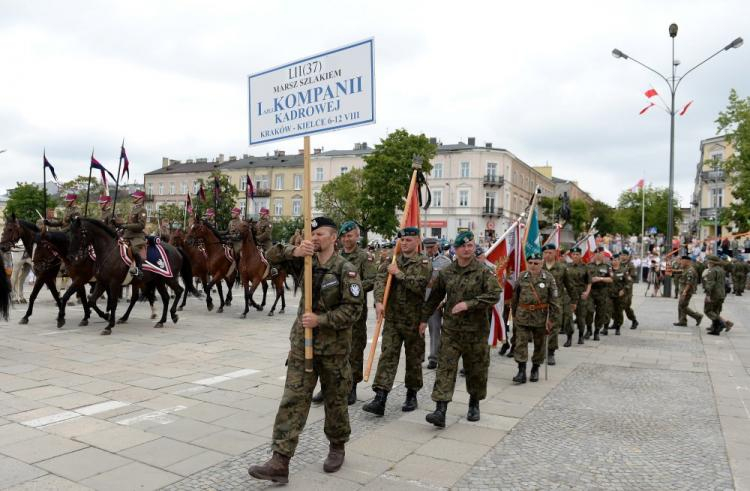 Uroczyste zakończenie 52. Marszu Szlakiem I Kompanii Kadrowej na pl. Wolności w Kielcach. Fot. PAP/P. Polak 