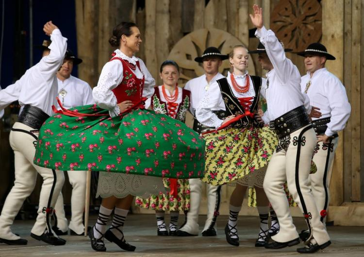 Zespół Wanta z Chicago podczas prezentacji na 49. Międzynarodowym Festiwalu Folkloru Ziem Górskich w Zakopanem. Fot. PAP/G. Momot 