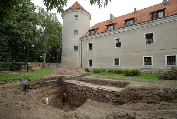 Wykopaliska archeologiczne na terenie zamku w Pasłęku. Fot. PAP/T. Waszczuk 