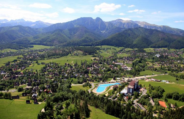 Widok na Tatry i Zakopane. Fot. PAP/G. Momot 