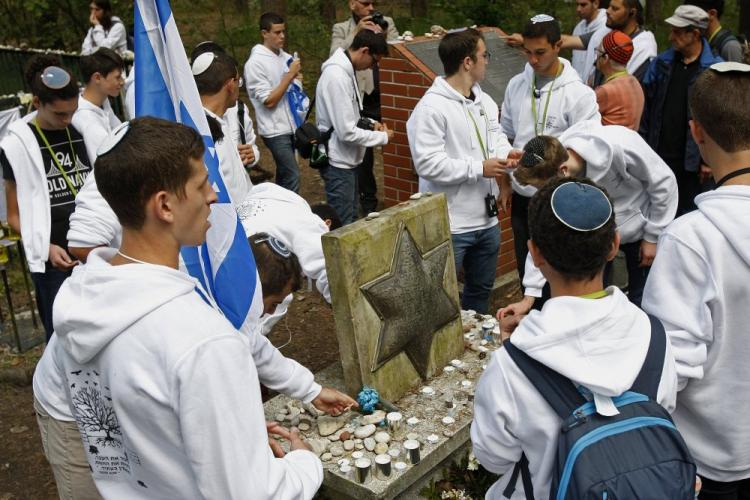 Obchody 76. rocznicy zagłady Żydów z Tykocina w Lesie Łopuchowskim. Fot. PAP/A. Reszko 