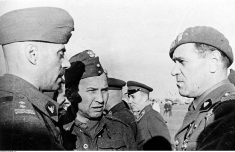Wyżsi dowódcy Armii Polskiej w ZSRS - od lewej: gen. Władysław Anders, płk. Leopold Okulicki, gen. Zygmunt Bohusz-Szyszko. Tockoje, 1941-1942. Fot. NAC