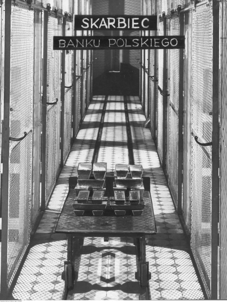 Skarbiec Banku Polskiego przy ulicy Bielańskiej 10 w Warszawie. 1935 r. Fot. NAC