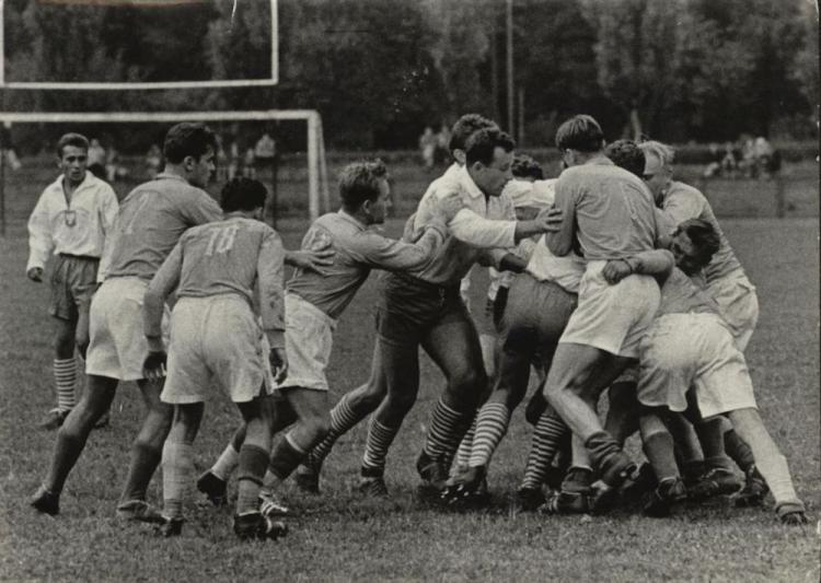 1958, Łódź. Pierwszy oficjalny mecz reprezentacji seniorów. Źródło: PZR