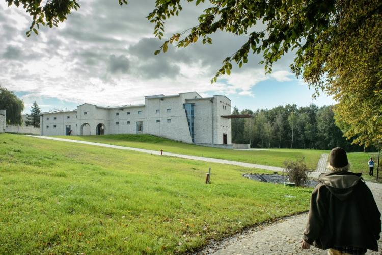 Zabytkowy zespół pałacowo-parkowy we wsi Gardzienice - siedziba Europejskiego Ośrodka Praktyk Teatralnych "Gardzienice". Fot. PAP/W. Pacewicz 