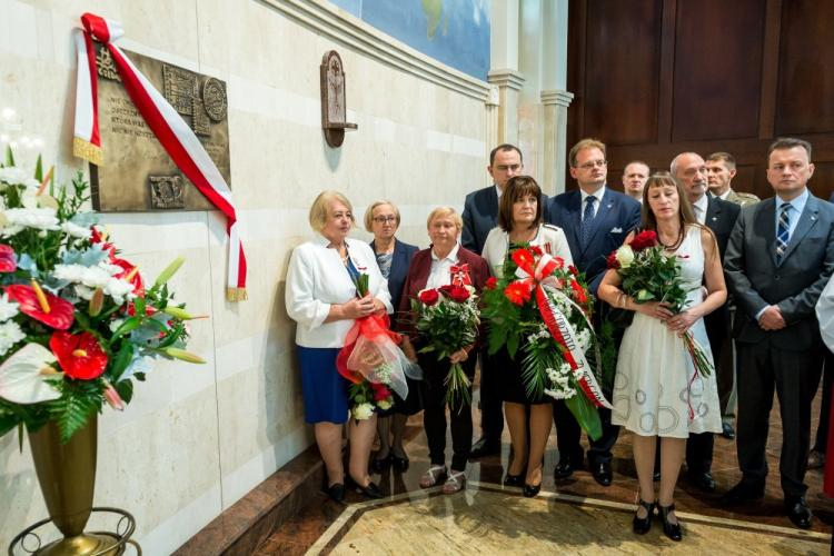 Uroczystość odsłonięcia tablicy pamiątkowej "Kobiety internowane. Gołdap 1982” w Sanktuarium NMP Gwiazdy Nowej Ewangelizacji i św. Jana Pawła II w Toruniu. Fot. PAP/T. Żmijewski 