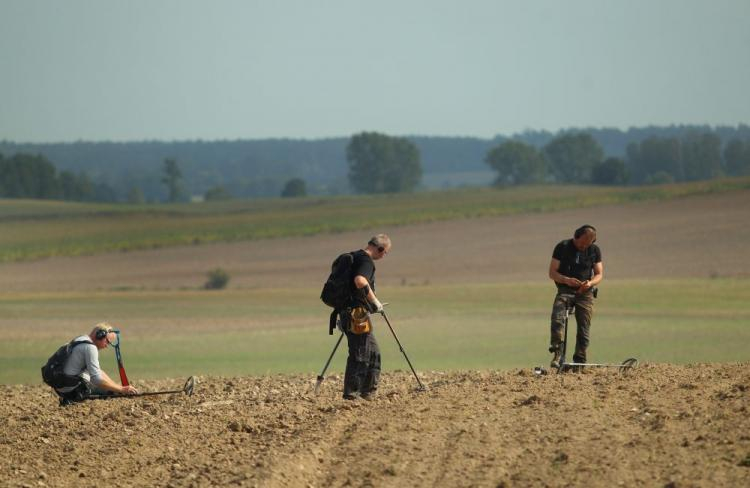 Międzynarodowe badania archeologiczne na polach grunwaldzkich. Łodwigowo, 13.09.2016. Fot. PAP/T. Waszczuk 