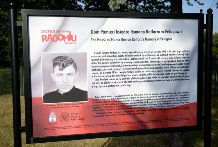 Dom Pamięci ks. Romana Kotlarza w Pelagowie. Fot. PAP/P. Polak