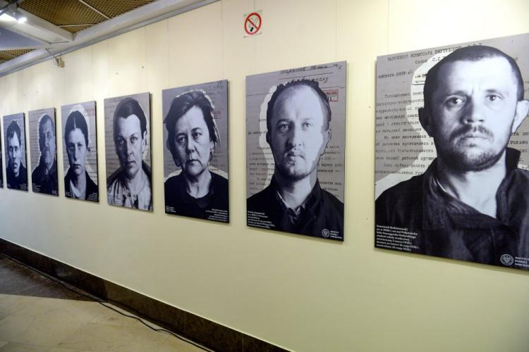 Wystawa "Operacja antypolska NKWD" w gmachu Poczty Polskiej w Warszawie. Fot. PAP/M. Obara 