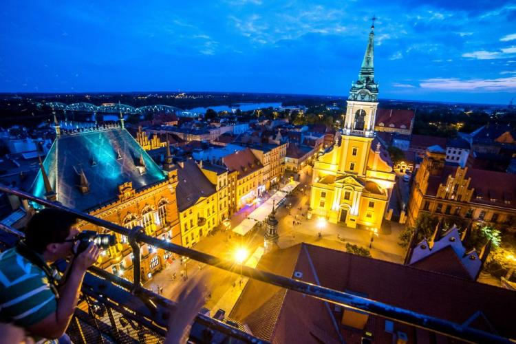 Panorama Torunia z wieży ratuszowej. Fot. PAP/T. Żmijewski