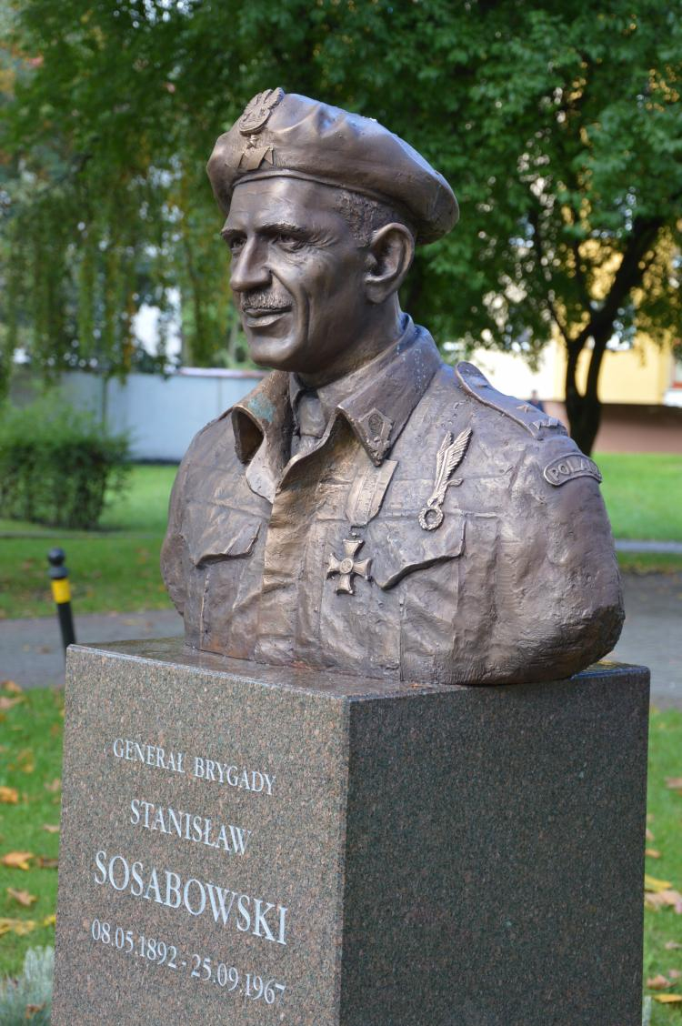 Pomnik gen. Sosabowskiego w Lęborku. Źródło: Społeczny Komitet Budowy Pomnika Gen. St. Sosabowskiego