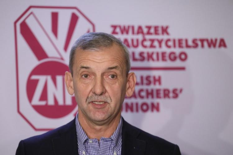 Znp 65 Tys Nauczycieli Straciło Pracę W Wyniku Reformy Dziejepl Historia Polski 0242