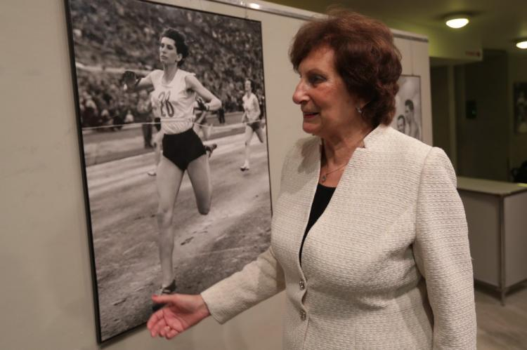 Irena Szewińska podczas wernisażu wystawy fotografii sportowej Eugeniusza Warmińskiego w Centrum Olimpijskim w Warszawie. 09.2017. Fot. PAP/B. Zborowski 