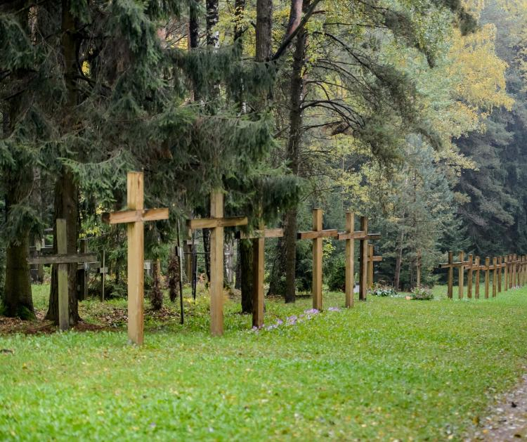 Uroczysko na skraju Mińska na Białorusi, w którym odkryte zostały masowe groby ludzi rozstrzelanych przez NKWD w latach 1937–1941. Fot. PAP/W. Pacewicz