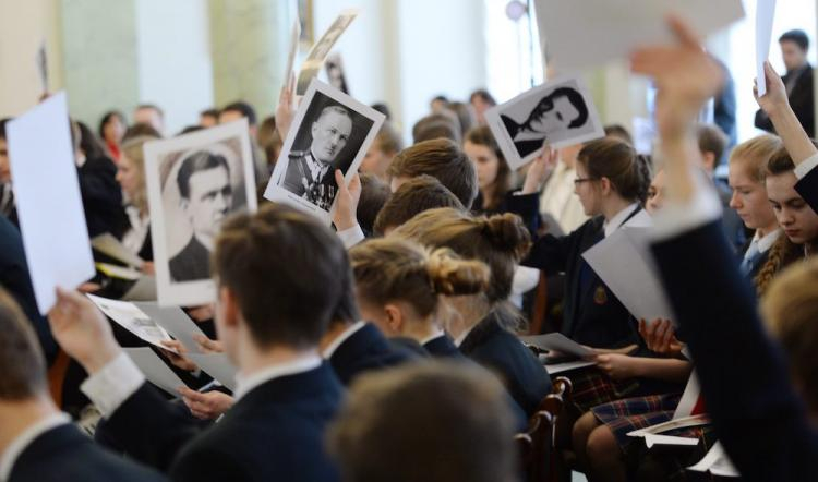 Uczniowie podczas lekcji historii poświęconej zbrodni katyńskiej w Pałacu Prezydenckim w Warszawie, 13.04.2016 r. Fot. PAP/J. Turczyk