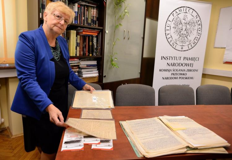 Maria Krzeszowska w siedzibie Delegatury IPN w Radomiu przekazała kolekcję dokumentów Armii Krajowej do zasobu archiwalnego Instytutu. Fot. PAP/P. Polak 