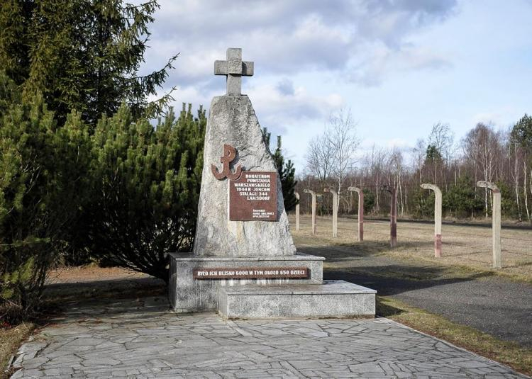 Pomnik Powstańców Warszawskich – Jeńców Stalagu 344 Lamsdorf. Źródło: Centralne Muzeum Jeńców Wojennych w Łambinowicach