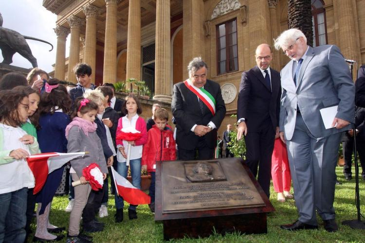 Witold Waszczykowski i Angelino Alfano odsłonili tablicę upamiętniającą Karola Szymanowskiego, Palermo, Sycylia. Fot. PAP/EPA