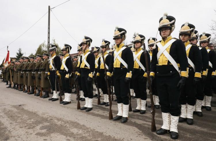 Obchody 187. rocznicy Powstania Listopadowego - uroczystość pod Pomnikiem Bitwy pod Olszynką Grochowską. Fot. PAP/P. Supernak