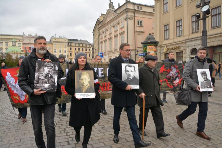 Przemarsz Wyklętych w ramach IV Krakowskich Zaduszek za Żołnierzy Wyklętych – Niezłomnych. Fot. PAP/P. Zechenter