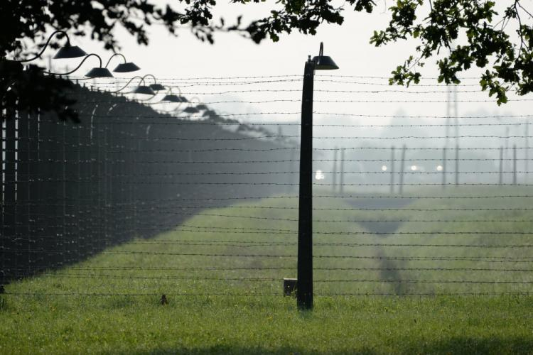 Teren b. niemieckiego nazistowskiego obozu zagłady Auschwitz-Birkenau. Fot. PAP/D. Delmanowicz 