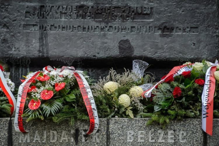 Obchody 75. rocznicy ostatecznej likwidacji getta lubelskiego przy pomniku ofiar lubelskiego getta. Fot. PAP/W. Pacewicz