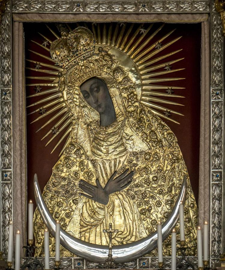 Obraz Matki Boskiej Ostrobramskiej znajdujący się w Kaplicy Ostrobramskiej. Fot. PAP/J. Ochoński
