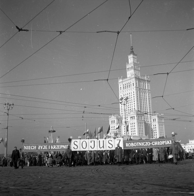 Pałac Kultury i Nauki. Warszawa 18.09.1955. Fot. PAP/J. Kosidowski