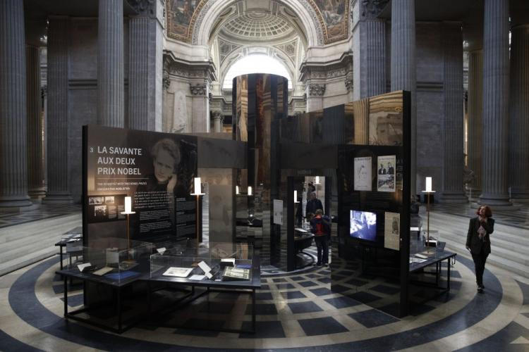 Wystawa poświęcona Marii Skłodowskiej-Curie w paryskim Panteonie. Fot. PAP/EPA